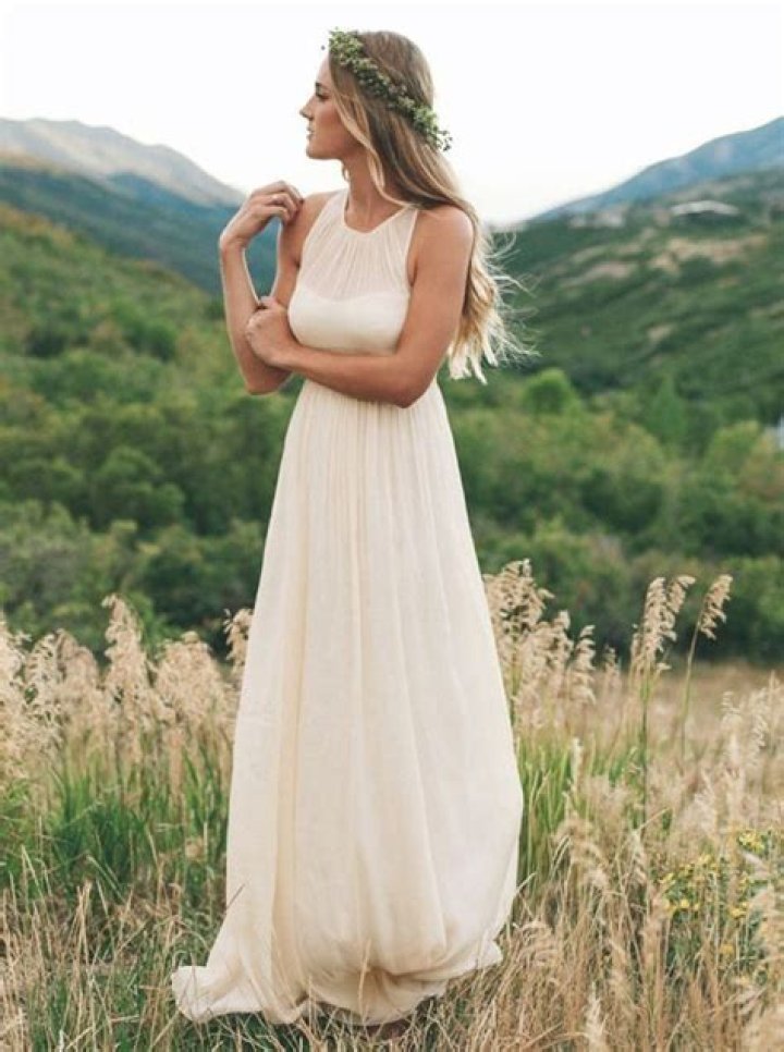 12 best casual wedding dresses 2023: Simple & low-key bridal gowns for a small ceremony