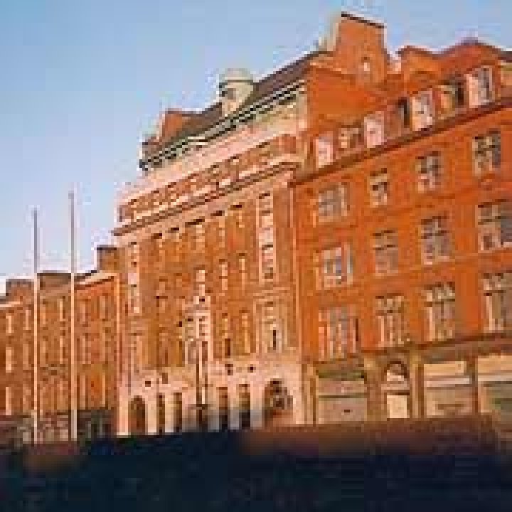 A GLIMPSE INSIDE BONOS PLUSH DUBLIN HOTEL
