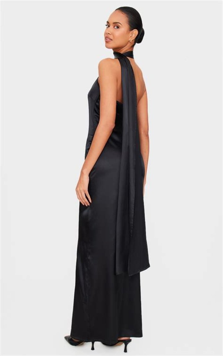 Amanda Holden just wore the perfect satin Zara dress with a £1200 necklace