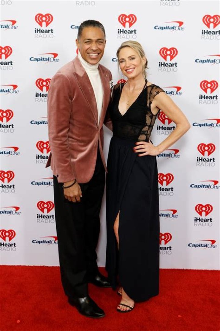 Amy Robach and T.J. Holmes spotted stocking up on New Year's Eve supplies during romantic getaway