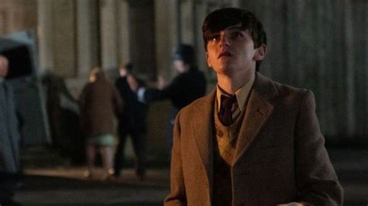Call the Midwife star Max MacMillan looks unrecognisable after blonde hair transformation