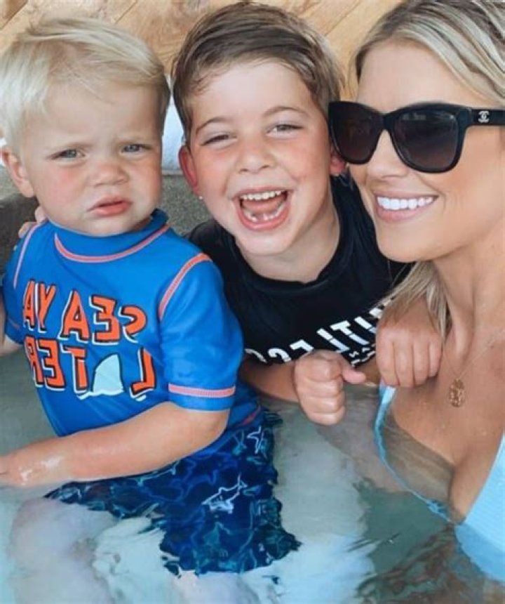 Christina Anstead wows in turquoise bikini for poolside selfie