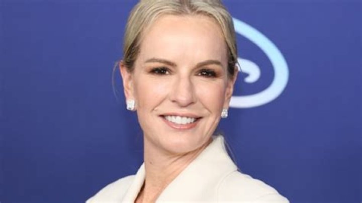 Dr. Jennifer Ashton pays poignant tribute to late ex-husband alongside family photo