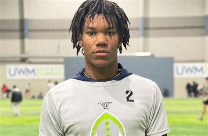 
Elijah Dotson Height, Weight, Net Worth, Age, Birthday, Wikipedia, Who, Instagram, Biography 