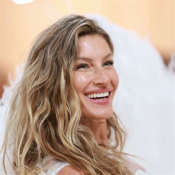 Gisele Bündchen shares glowing swimsuit photo as she reflects on heartbreak and 'silent struggles'