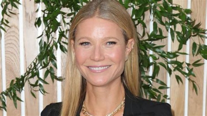Gwyneth Paltrow shows off never-ending legs in underwear inside gorgeous bathroom