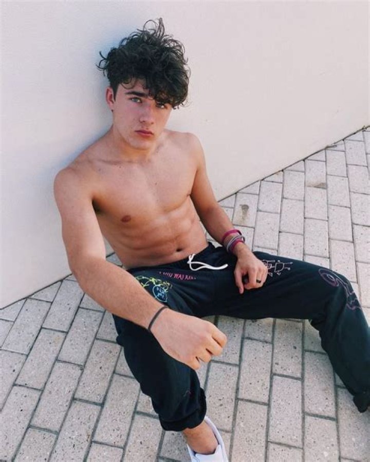 
Ignacio Cubeddu Height, Weight, Net Worth, Age, Birthday, Wikipedia, Who, Nationality, Biography 