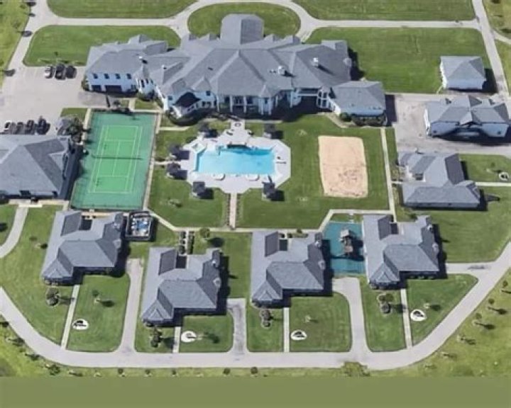 Inside Suzanne Somers' $9M 28-acre compound with five houses that's for sale following her death
