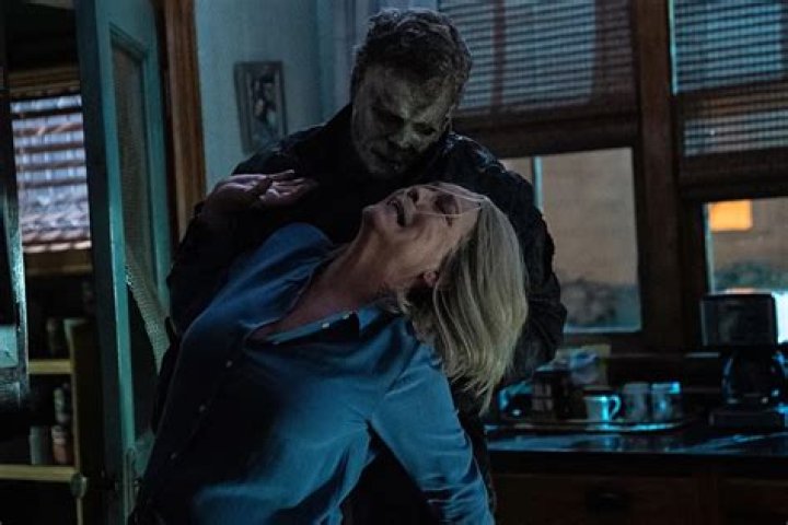 
Jamie Lee Curtis Challenges a ‘More Dangerous’ Michael Myers in Final Trailer for ‘Halloween Ends’ 