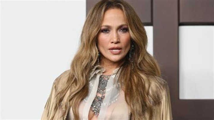 Jennifer Lopez twins with Jennifer Garner as she copies her bold style statement