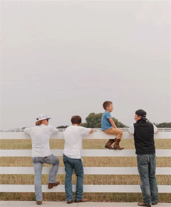 Joanna Gaines shares adorable photo featuring four rarely-seen kids before son Crew's birth: 'One of my favorites'