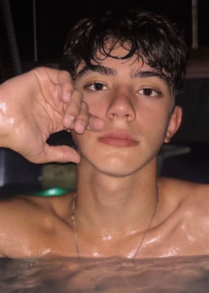 Josh Hewitt Height, Weight, Net Worth, Age, Birthday, Wikipedia, Who, Nationality, Biography