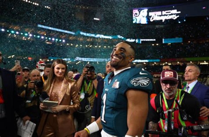 Kelly Ripa wows in skin-tight green swimsuit in honor of Philadelphia Eagles for Super Bowl