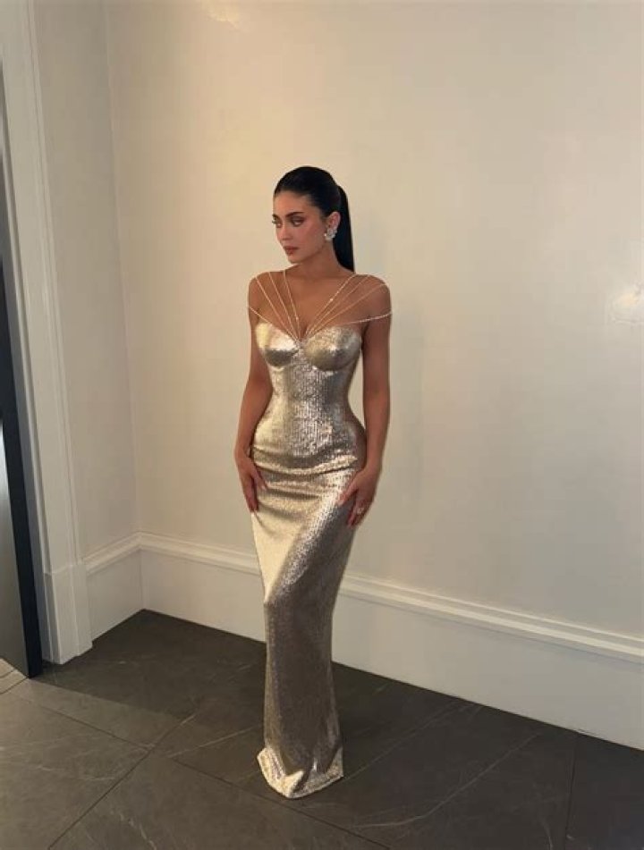 Kylie Jenner just revealed the $29 waist-trimming secret to her shape