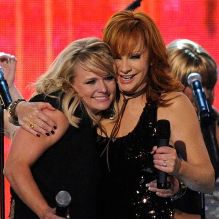 Miranda Lambert shares fabulous bikini picture after girls trip