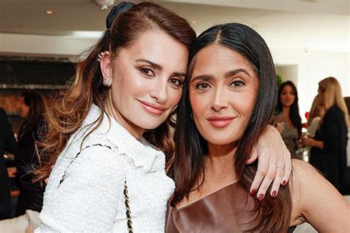 Penelope Cruz once did Salma Hayek's make-up in the dark