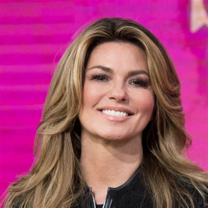 Shania Twain shows off chic fur look for big Las Vegas surprise