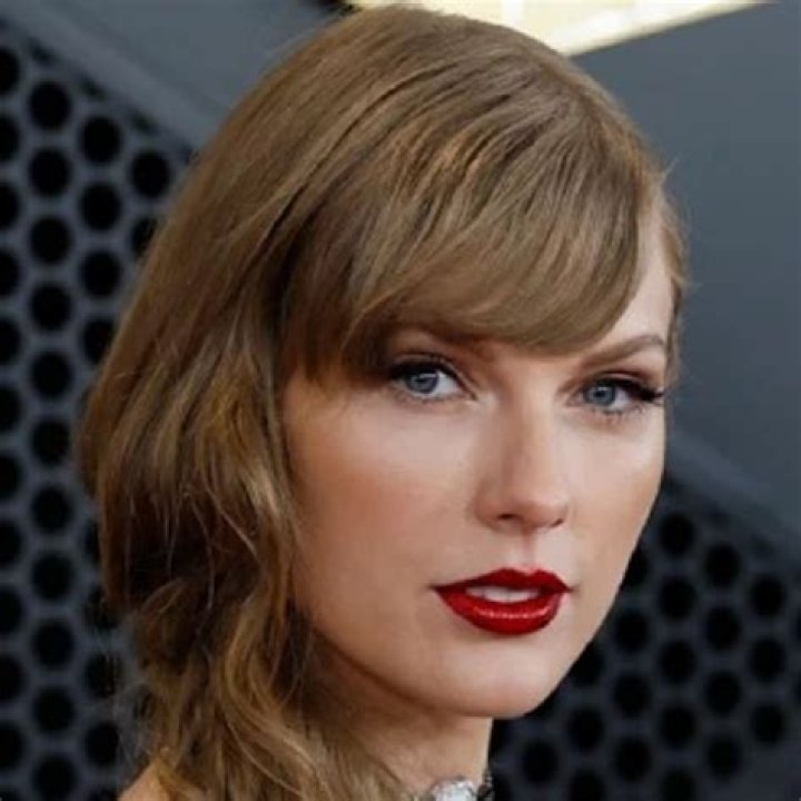 Taylor Swift's close-up selfie sparks reaction as she poses with Katy Perry - proving there's no bad blood