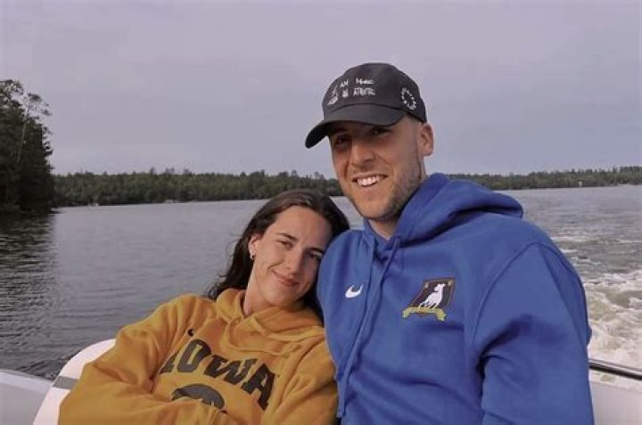 Vanessa Hudgens Sag Awards 2022- Who Is She Dating Or Have A Husband?