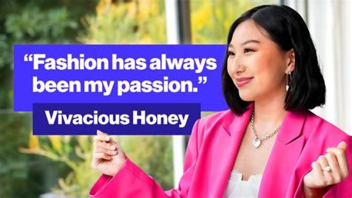 VIVACIOUS HONEY looks shorter in height than her fiance Jason Moynihan