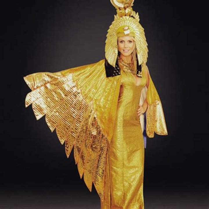 Walk like an Egyptian: Heidi Klum unveils her stunning Cleopatra look for Halloween