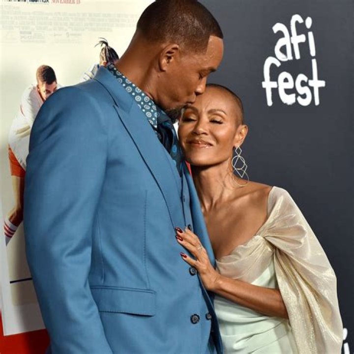 Will Smith and Jada Pinkett-Smith pose with all three children in breathtaking beach photo