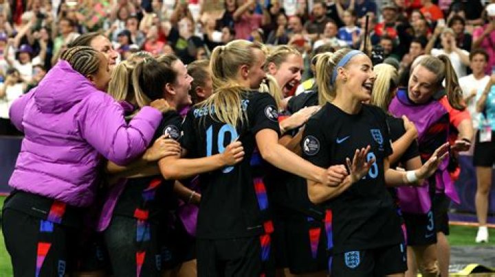 Women's World Cup: Inside Lucy Bronze's relationship with Keira Walsh and home life